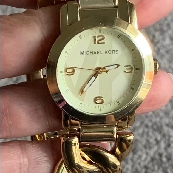 NWOT Women’s Michael Kors watch - Picture 5 of 6